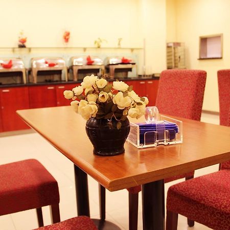 Hanting Express Jinzhou Luoyang Road Central Avenue Buitenkant foto