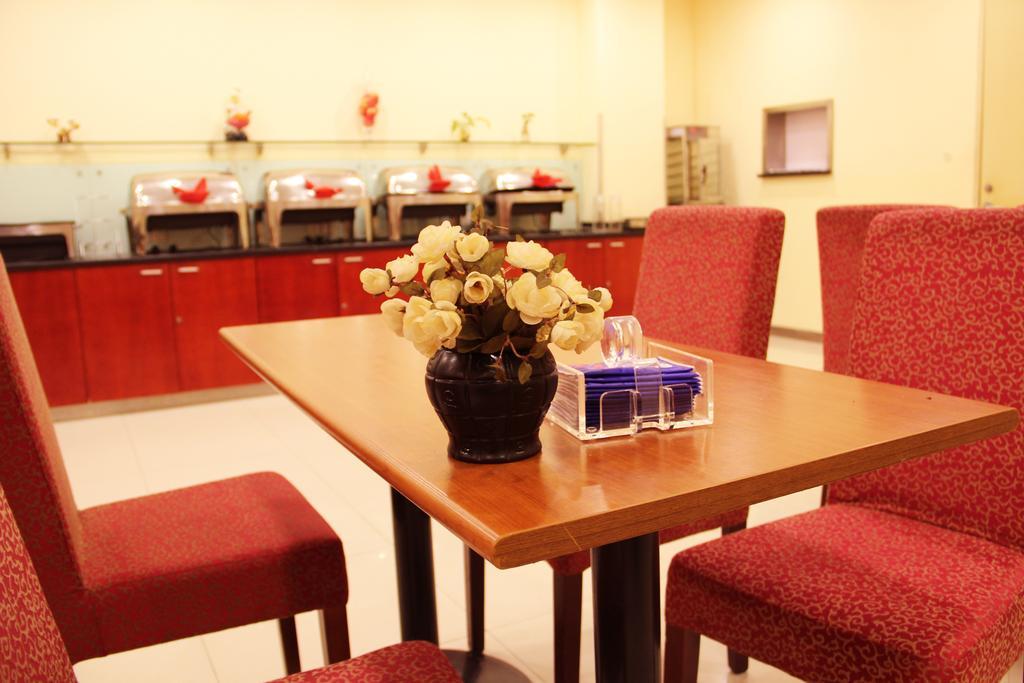 Hanting Express Jinzhou Luoyang Road Central Avenue Buitenkant foto